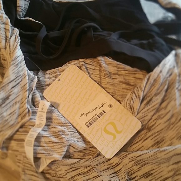 New lululemon free to be serene tank top tiger 2 - Picture 7 of 8